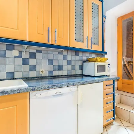 Villa Tomic Apartment Mia Near The Sea Apartment