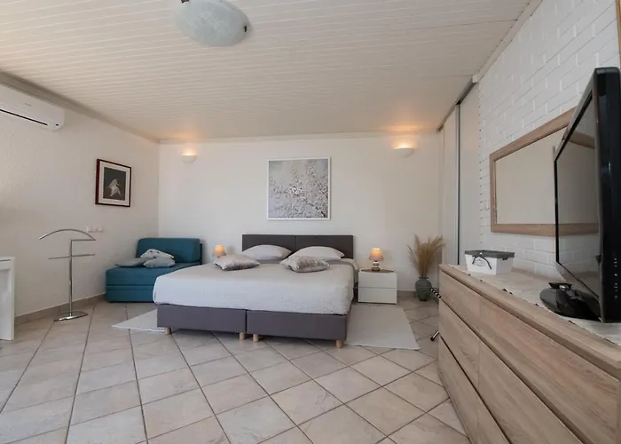 Villa Tomic Apartment Mia Near The Sea Apartment