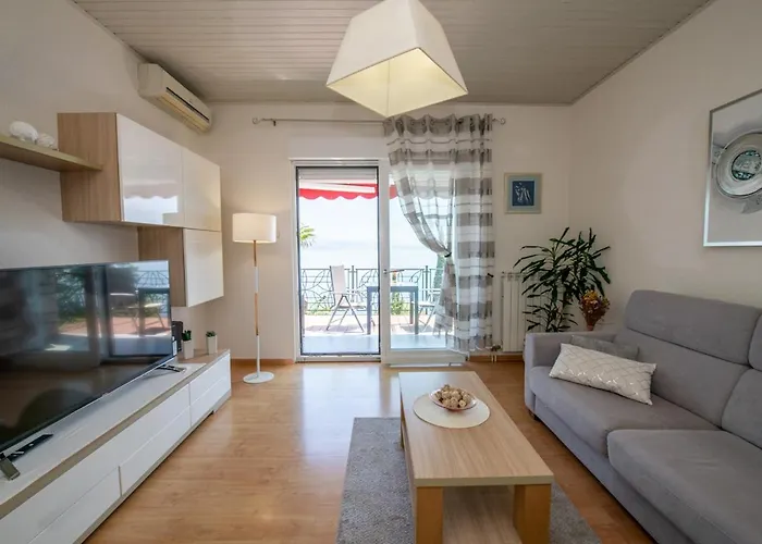 Apartment Villa Tomic Apartment Mia Near The Sea