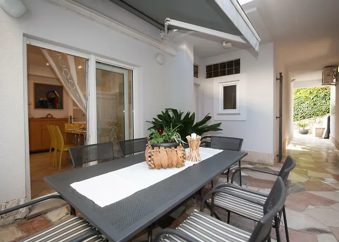 Villa Tomic Apartment Mia Near The Sea Apartment