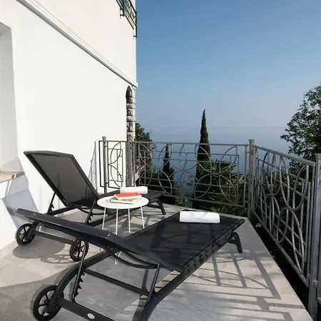 Tomic Mia Near The Sea Apartament *