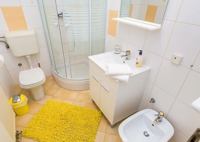 Villa Tomic Apartment Mia Near The Sea